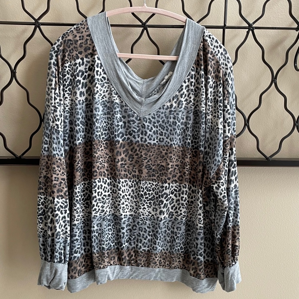 Leopard print striped long sleeve top. Size 2xl